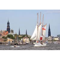 1750_16 Auslaufparade Hamburger Hafengeburtstag, Segler Loth Lorien. | Hafengeburtstag Hamburg - groesstes Hafenfest der Welt